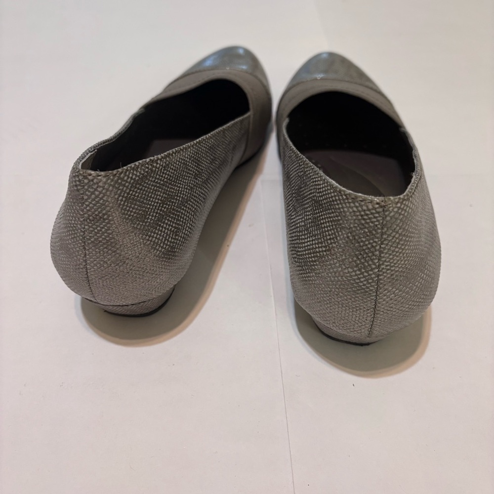 Array Women's Elegant Silver Flats - image 4